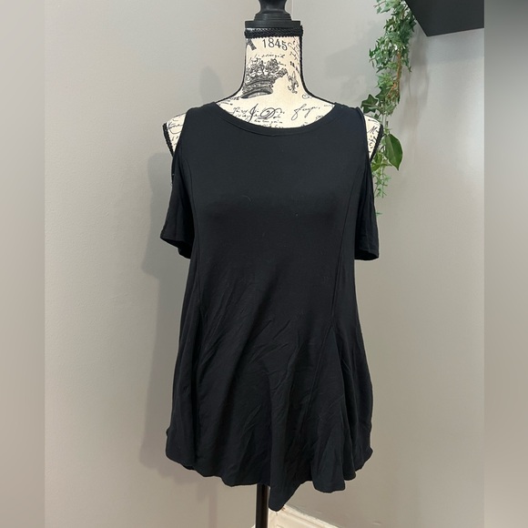 Hollister Tops - Hollister - Black Cold Shoulder Top